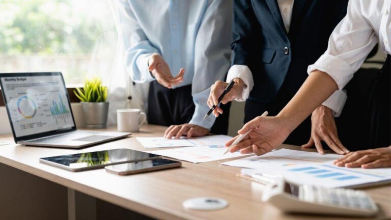 Pourquoi confier votre strategie web marketing a une agence dediee ?